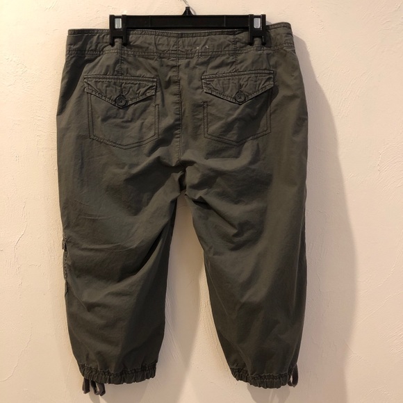 Calvin Klein crop pants. - Picture 5 of 5